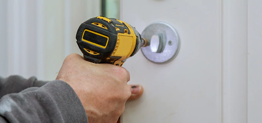 Street Locksmith For Smart Lock Repair in Springfield, IL